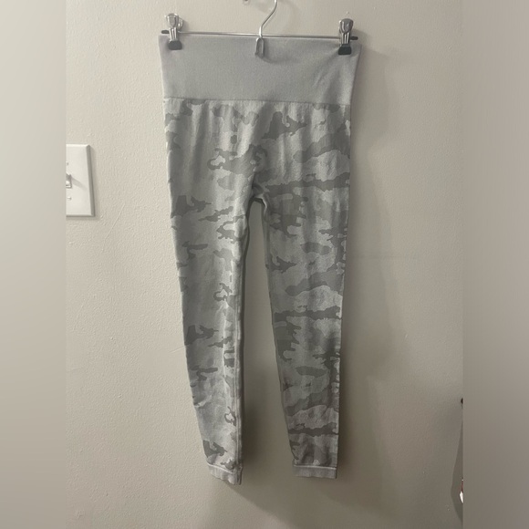Juniors Unbranded Medium Gray Camo Athletic Thick Leggings - Picture 1 of 1